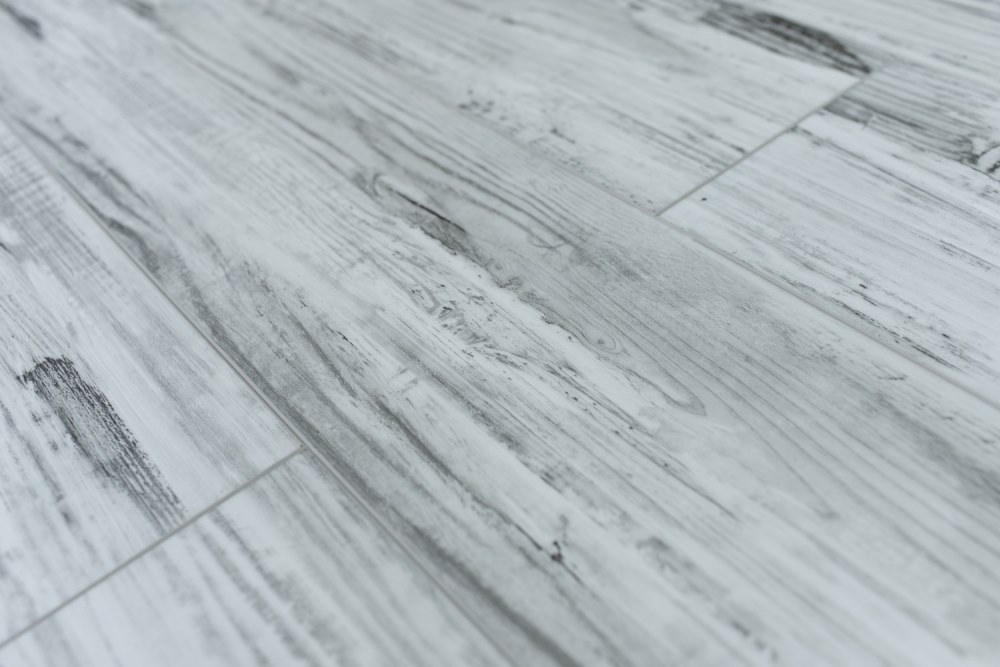 Замковая ПВХ плитка "Art Tile" Берёза Божоле (1220*152*5 мм) — купить в Волгодонске