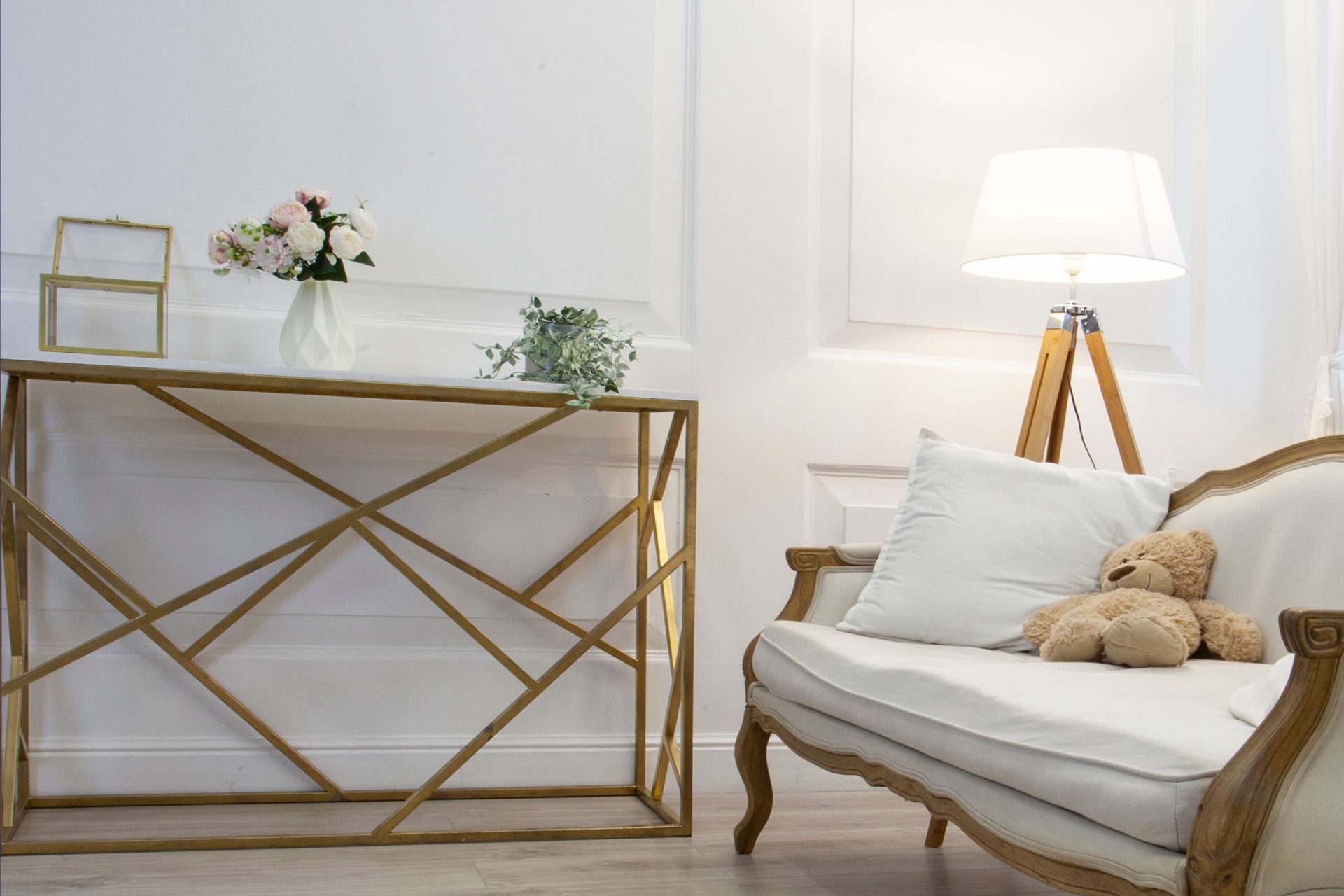 Усовершенствованная кварц-виниловая плитка «Damy Floor» Дуб Белый (1227*187*2,5 мм) — купить в Волгодонске