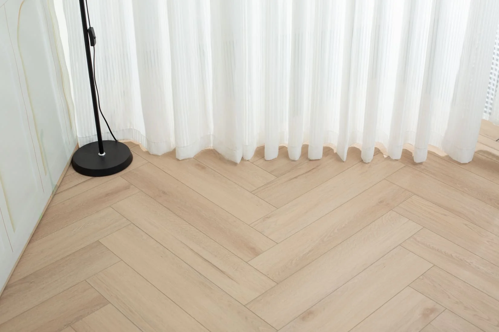 Плитка SPC "OneFloor" 3032 А,В  ЁЛКА (640*128*4 мм) — купить в Волгодонске