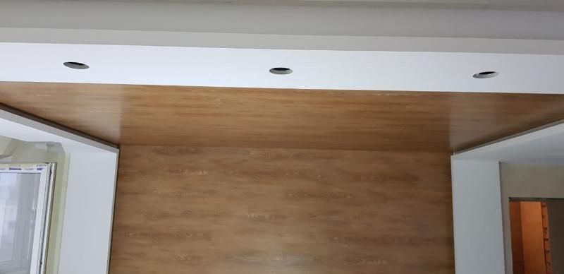 Отделка стен и пола кварцвиниловой плиткой Lg Hausys