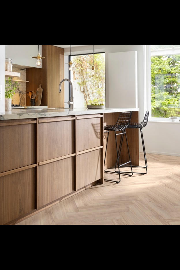 Замковая ПВХ плитка Blackjack Oak 22210 (630*126*6 мм) — купить в Волгодонске