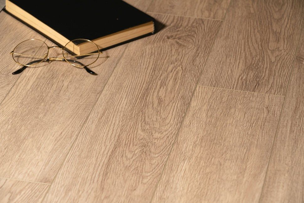 Виниловый ламинат "Bonkeel" Style Дуб Гарднер (1200*125*4 мм) — купить в Волгодонске
